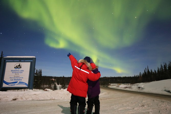 Yellowknife Tours - Aurora by Bus - Photography Assistance During the Tour