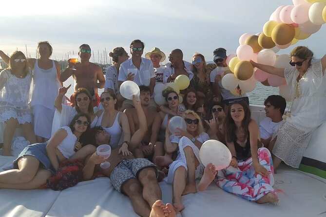 Catamaran Private Tour - Benagil & Marinha Beach - (28 PAX) - The Sum Up