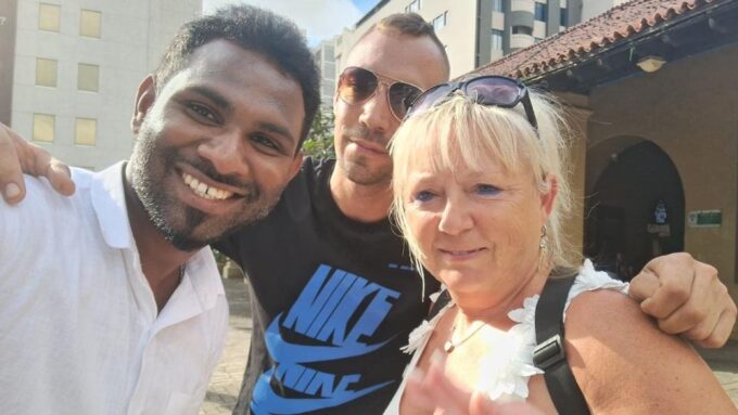 Colombo: Shopping Tour by Tuktuk With Sightseeing Tour - Inclusions and Logistics