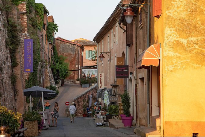 Half Day Hilltop Villages of Luberon Tour From Avignon - Small-Group Tour Experience