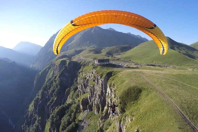 Landscapes of Ananuri Gudauri, Kazbegi and Hotel Rooms Group Tour - Tasting Experiences
