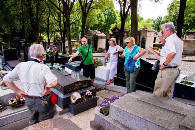 Paris: Famous Graves of Pere Lachaise Cemetery Guided Tour - Jim Morrisons Grave
