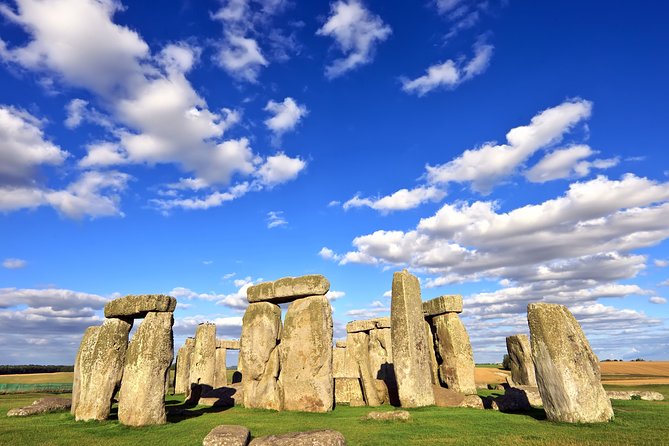 Salisbury, Stonehenge, Bath and Windsor With Christmas Lunch - The Sum Up