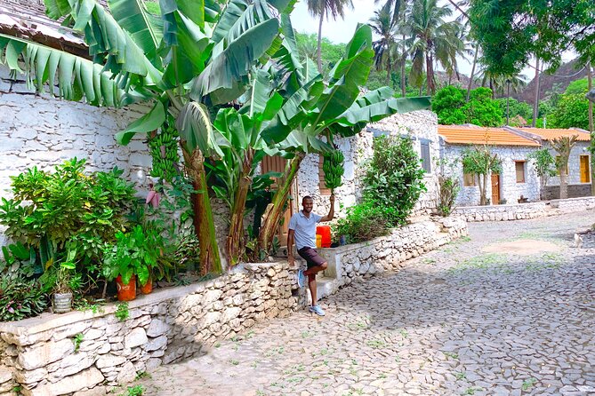 Santiago Island: 4-Hour Calabaceira Valley Hike & Guided Tour to Cidade Velha - Exploring Cidade Velha