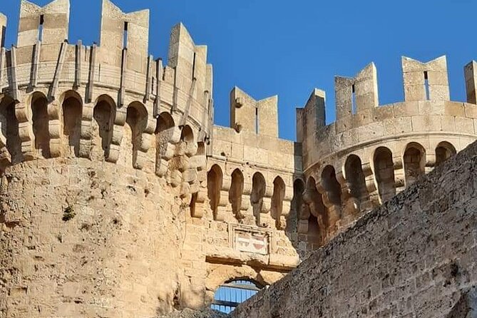 Small Group Walking Tour of Rhodes Old Town From the Cruise Port - Knowledgeable and Engaging Guides