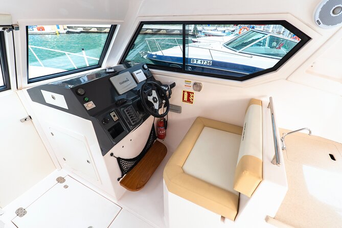 Yachting in Dubai: Book 36 Ft Yacht Charter up to 10 People - Experience Highlights