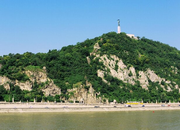 Budapests Highlights- Half Day Tour - Key Points