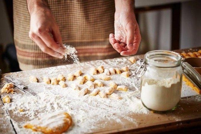 Cagliari Private Shore Excursion: Traditional Cooking Class With Lunch - Key Points