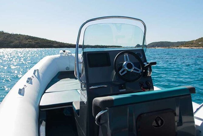 Dinghy in Costa Smeralda and La Maddalena Archipelago - Key Points