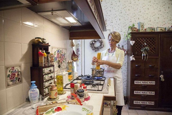 Dining Experience at a Locals Home in Lecce - Key Points