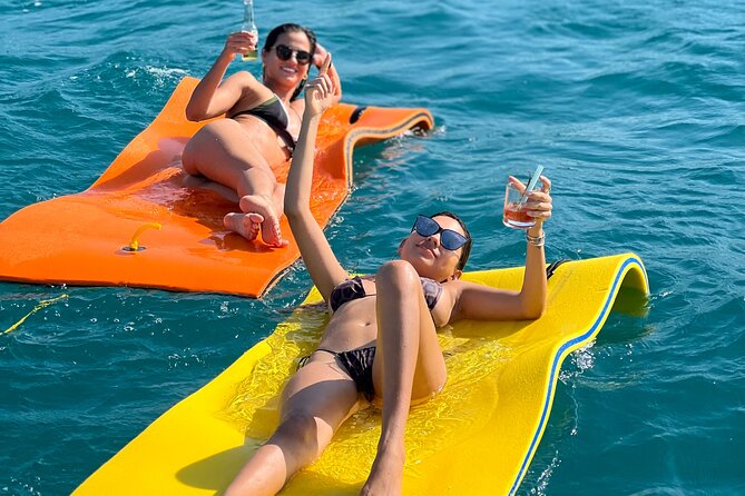 Dracula Boat Rental for Rosario Islands - About Your Stay