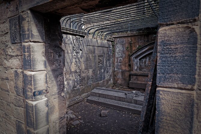 Edinburgh Ghost Tour: Uncover Haunting Tales and Dark Stories - Exploring Edinburghs Haunted Past
