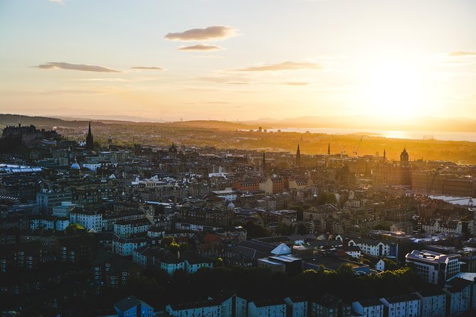 Edinburgh Night Tour With a Local Guide: Private & 100% Personalized - Overview of the Night Tour