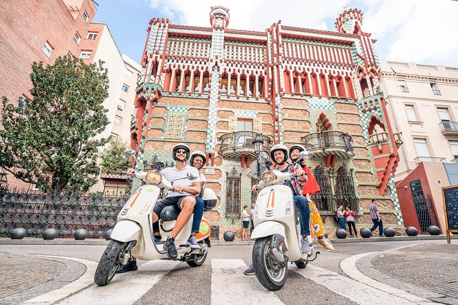 Gaudi Architecture & Modernism by Vespa Scooter - Exploring Modernist Masterpieces