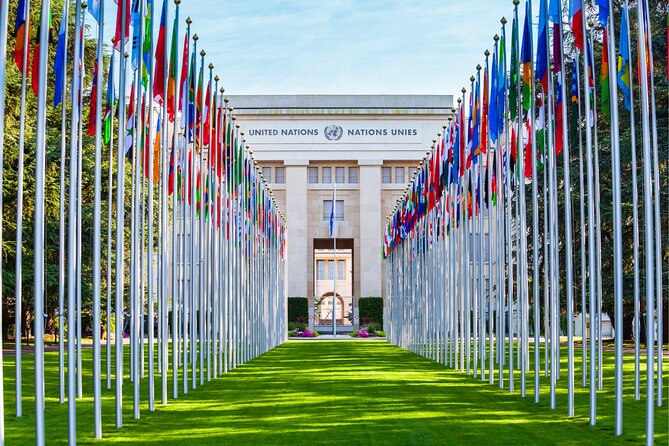 Geneva Scavenger Hunt and Highlights Self-Guided Tour - Key Points