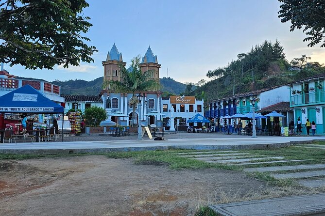 Guatapé Tour and Dam Boat Tour From Medellín - Good To Know