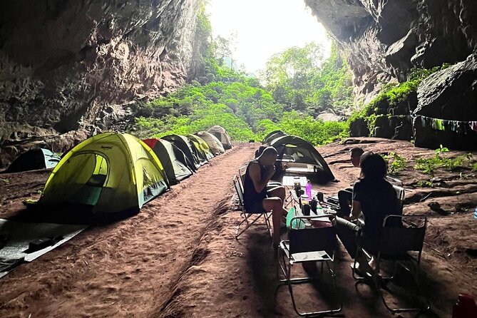 Hang Pygmy Exploration Tour 2 Days 1 Night