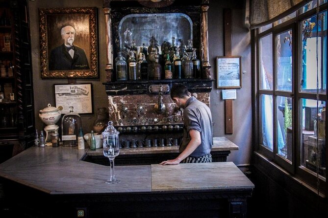New Orleans Happy Hour Ghost Walking Tour Pub Crawl - Good To Know