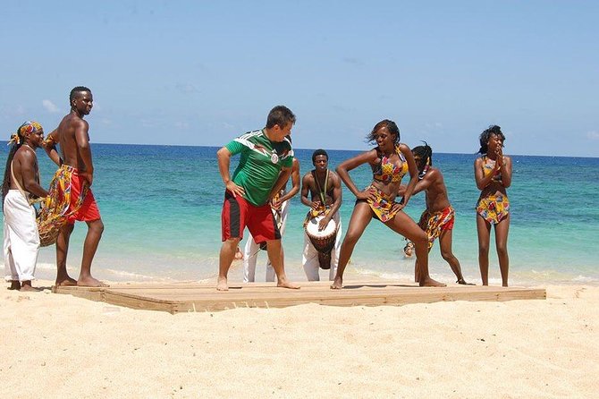 Ocho Rios Shore Excursion: Dunns River Falls, Beach and Shopping Tour - Tour Overview