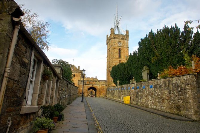 On the Trail of Mary Queen of Scots Private Tour in a Minivan From Edinburgh