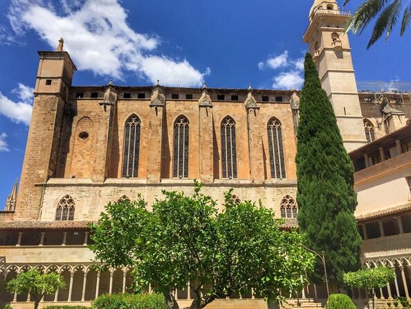 Palma De Mallorca : Private Custom Walking Tour With a Guide - Good To Know
