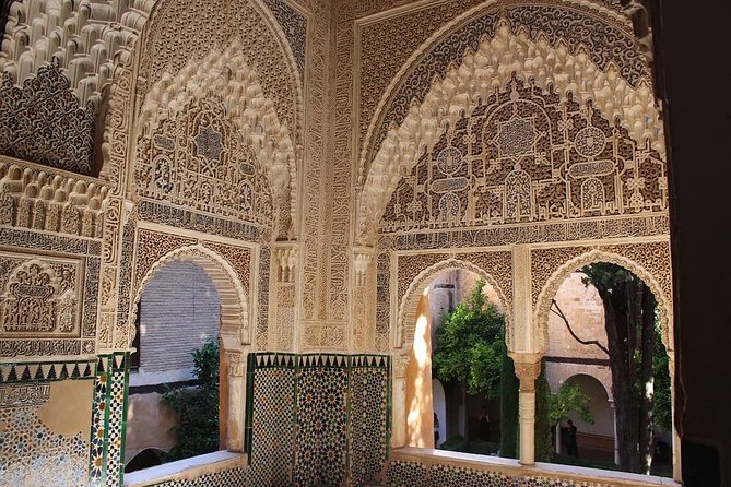 Private Tour: Alhambra Day Trip From Madrid by High-Speed Train - Tour Overview