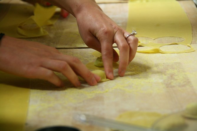 Private Tuscan Italian Cooking Class & Cheese Tasting With Ilaria - Key Points