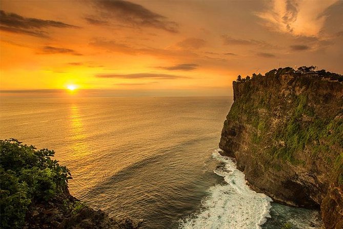 Private Uluwatu Temple Full-day Tour & Visit Padang-Padang Beach and Single Fin