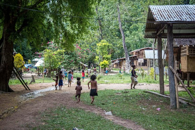 Puerto Princesa: Trek to Batak Tribe Village