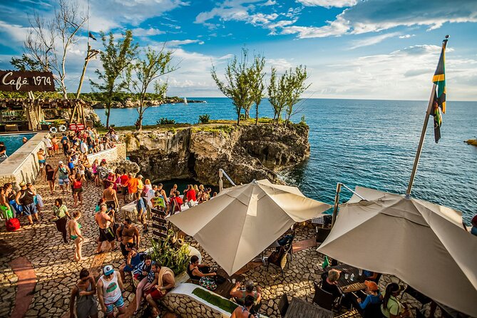 Ricks Cafe and Seven Mile Beach Day Tour