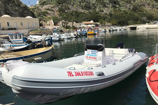 Rubber Dinghy to Rent Predator 599 40HP (Without License) - Key Points