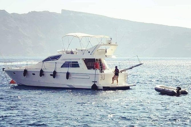 Santorini Private Cruise Motor Yacht With Food and Drinks