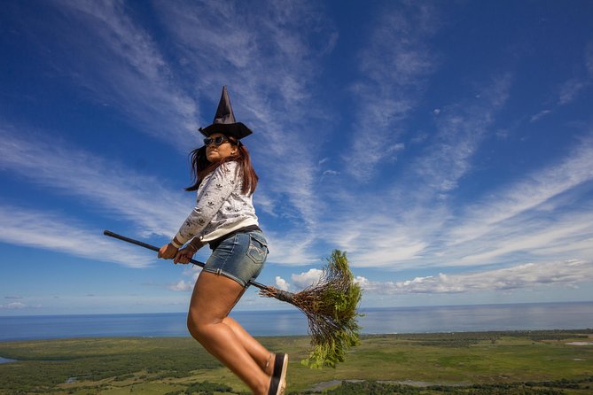 Scenic Wonders: Round Mountain & Emerald Beach - Tour Overview