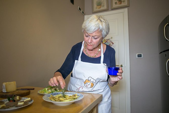 Small Group Market Tour and Dining Experience at a Cesarinas Home in Bolzano - Key Points
