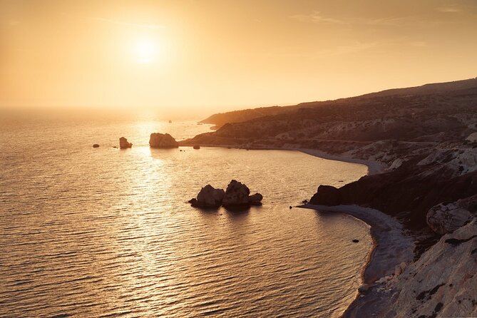 Sunset Drink at Aphrodites Rock & Folk Dinner - Key Points