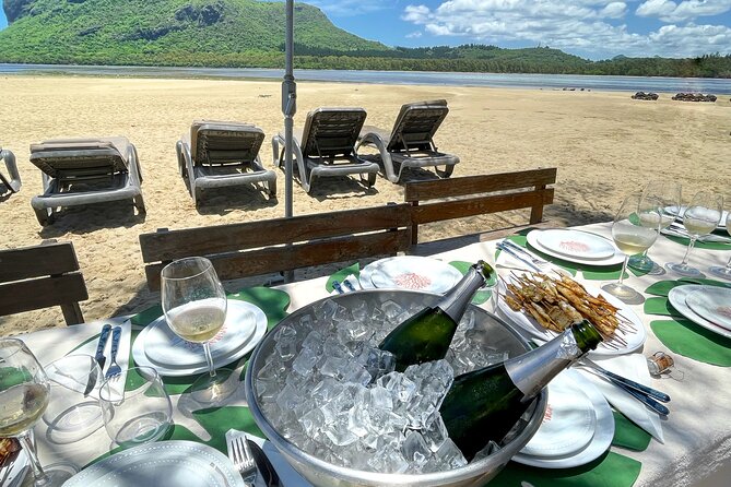 Swimming With Dolphins, Turtles, Whales / Seafood Lunch - Good To Know