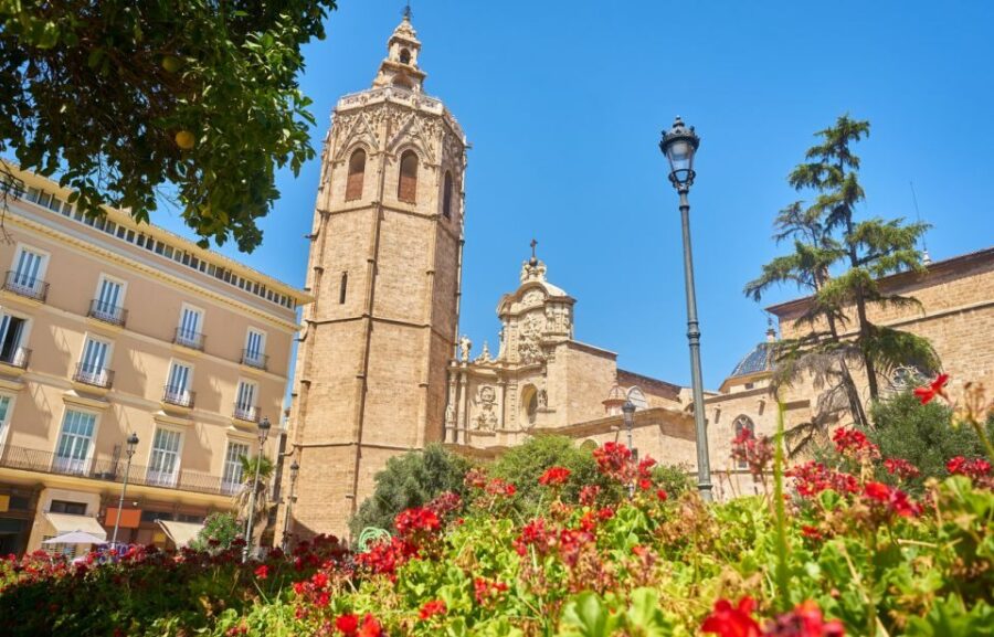 Valencia: Historic Center Audio-Guided Tour With Earphones