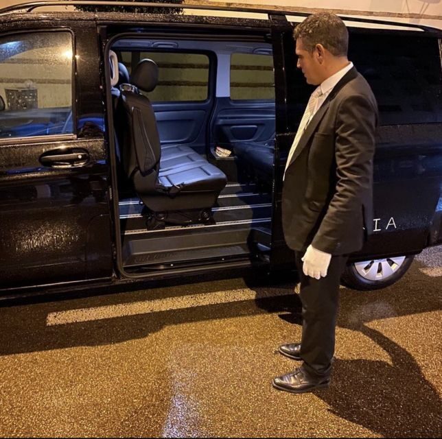 FES: Private Airport Transfer to or From Casablanca