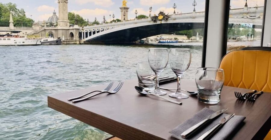Paris: River Seine Cruise With 3-Course Lunch