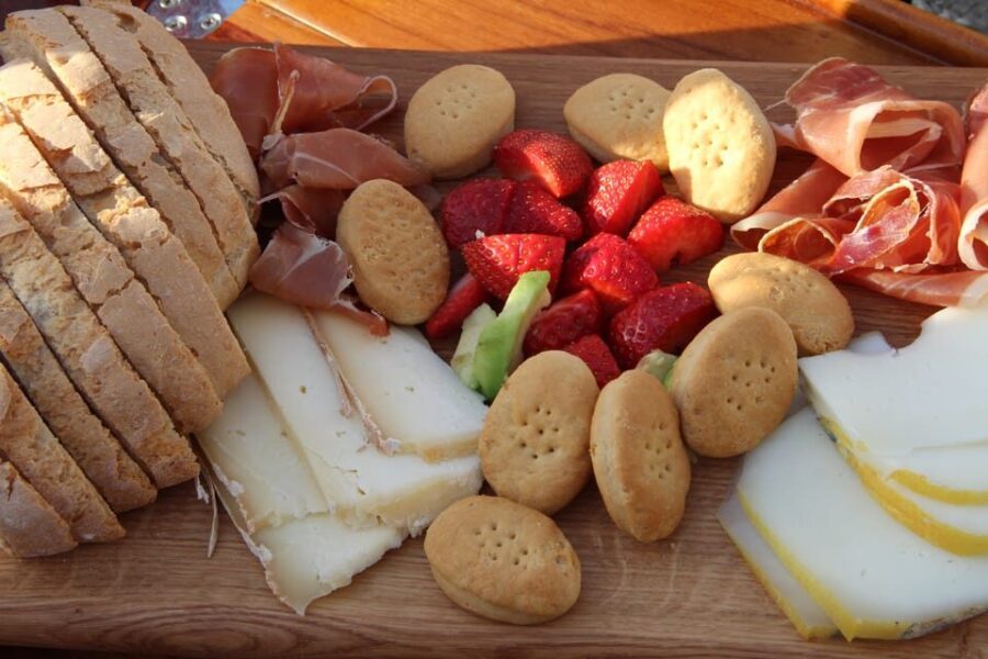 Mallorca/Alcudia: Boat Trip With Snack and Swim