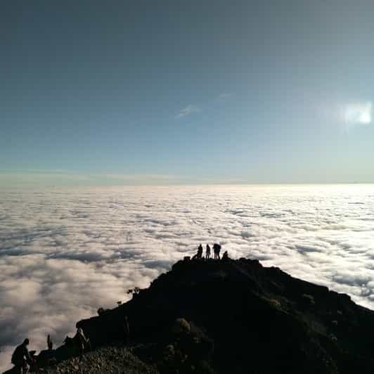 Mount Rinjani Trekking 2D/1N Summit