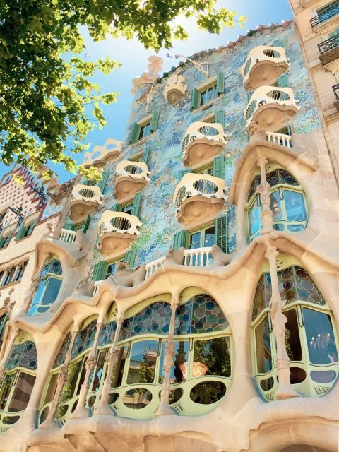Barcelona: Gaudí Walking Tour