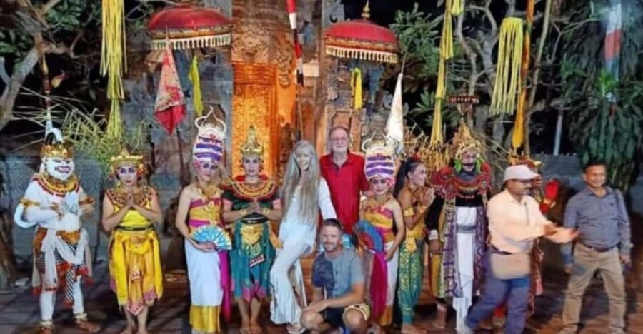 Bali : Padang Padang Beach , Kecak Dance & Jimbaran Dinner