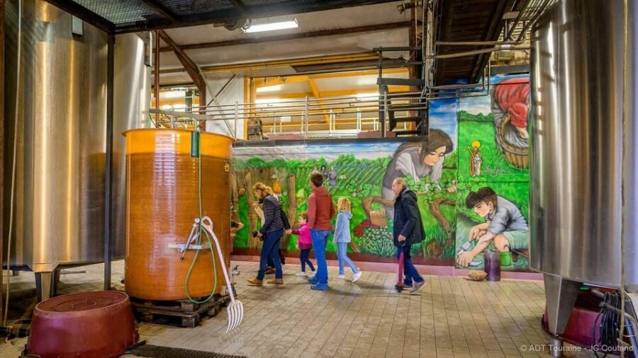 Clos Des Quarterons: Chai Doeuvres Wine & Street Art