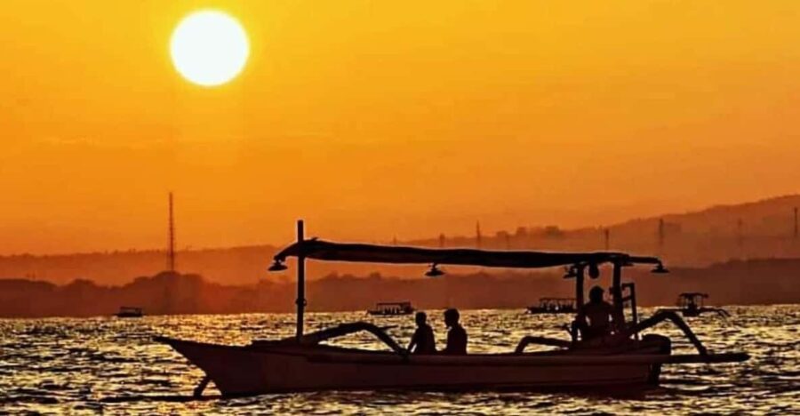 North Bali : Sunrise Dolphin Trip at Lovina Beach
