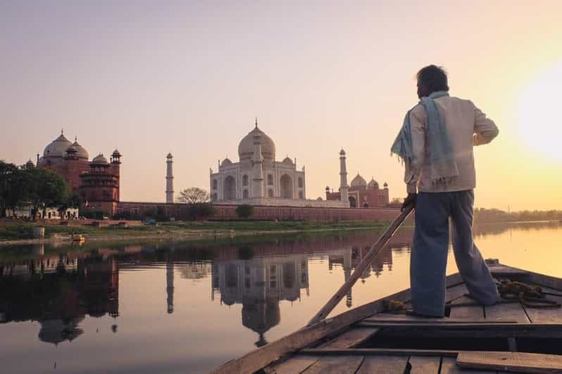 From Delhi: Taj Mahal and Agra Fort Tour With Boat Ride