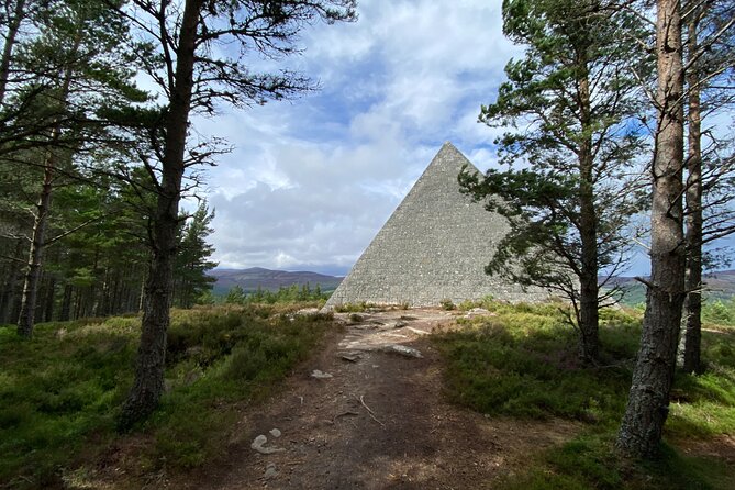 The Balmoral Cairns and Castle Guided Walk - Key Points