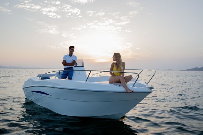 Torrevieja: Sunset Onboard Exclusive Boat + Cava - Experience Overview