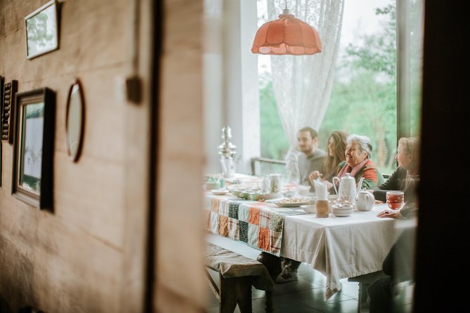 Traditional Lunch/Dinner Supra With Toastmaster and Live Polyphonic Music - Key Points
