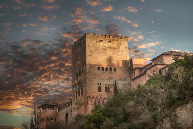Visit Alhambra and Generalife With Physical Audio Guide - Key Points